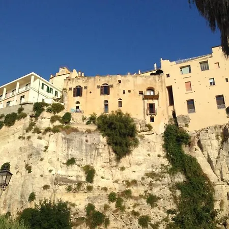 La Luna Tropea